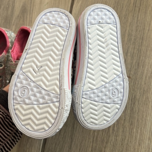 Lot of 2 sneakers Disney mini mouse light up Velcro tennis shoes - Picture 3 of 8